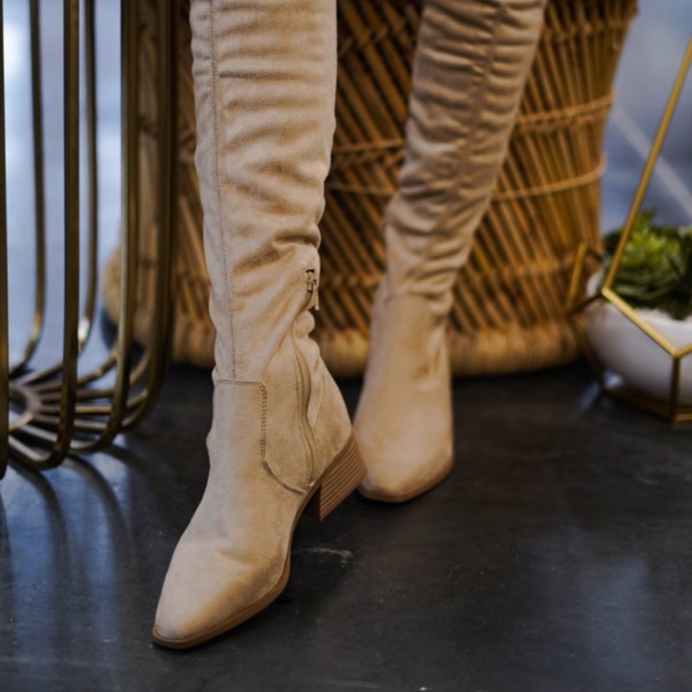 NIB Soda Ccocci over the knee tan suede boots